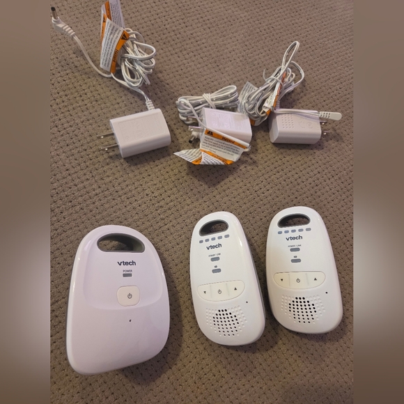 Vtech 2 Parent Units Digital Audio Baby Monitor with up to 1,000 ft of Range, Cr - Picture 2 of 12